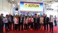 Το προσωπικό της "Jotun", μαζί με φίλους της εταιρείας στα φετινά "Ποσειδώνια". 