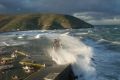 Το "Αιολίς" σκεπασμένο από τα κύματα μέσα στο λιμάνι του Άη Στράτη! Φωτο : Βύρων Μανικάκης. 