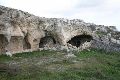 Σπηλιές στους βράχους, έξω από τη Matera, στις οποίες κάποτε κατοικούσαν άνθρωποι.