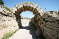 Η πύλη του σταδίου της αρχαίας Ολυμπίας. 